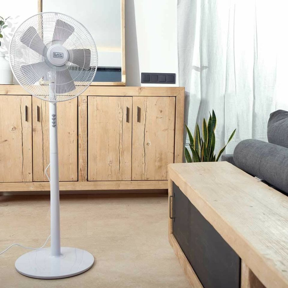 Black & Decker standing fan BXEFP60E 60W white
